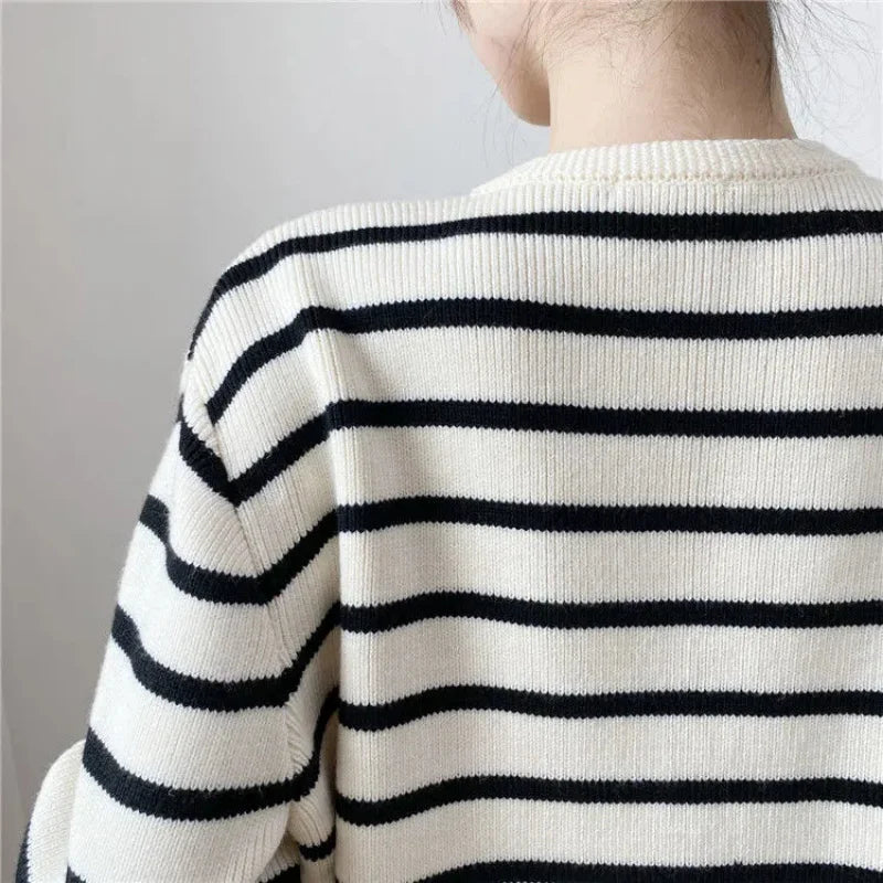 Autumn and winter Korean contrasting striped knitted cardigan