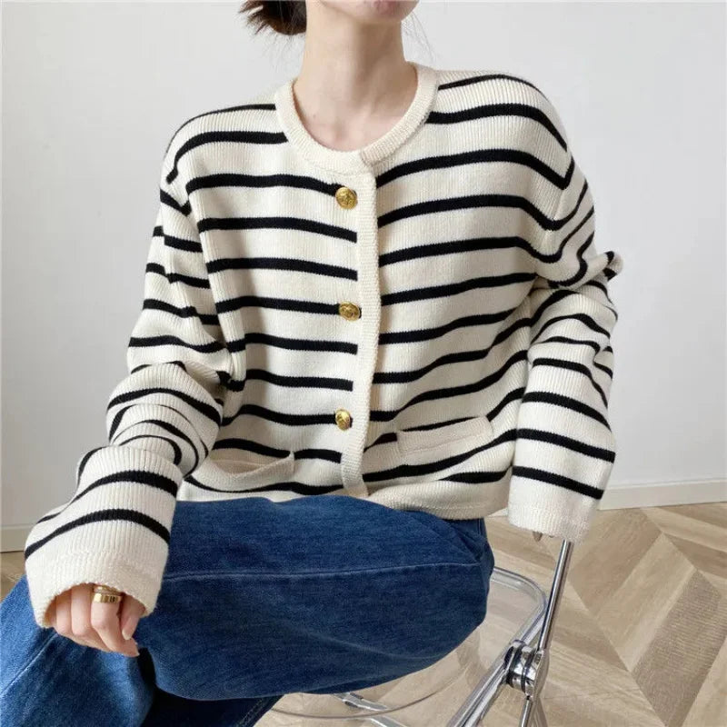 Autumn and winter Korean contrasting striped knitted cardigan