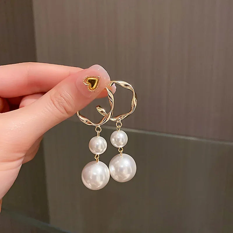 New Trend Simulation Pearl Long Earrings